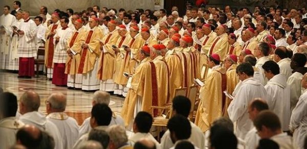 Eynicinslilərin nikahına görə keşişlər arasında qarşıdurma yarandı