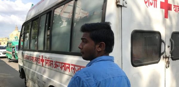 Hindistanda polisləri daşıyan avtobus minaya düşüb: Beş nəfər həlak olub, onlarla yaralı var