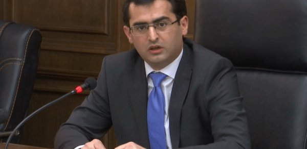 Ermənistanda nazir istefa verdi