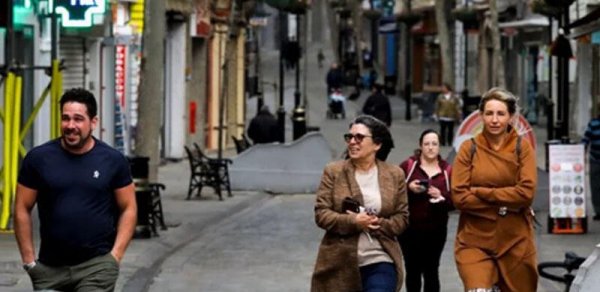 Bu ölkədə vəziyyət normallaşdı - İnsanlar artıq maska taxmır