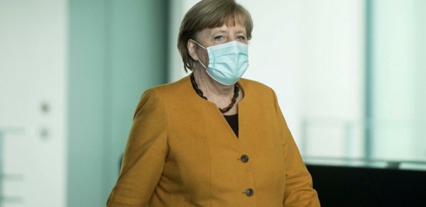 Angela Merkelə "AstraZeneca" vaksini vurulub