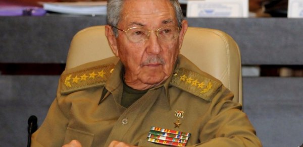 Raul Kastro vəzifəsindən istefa verib