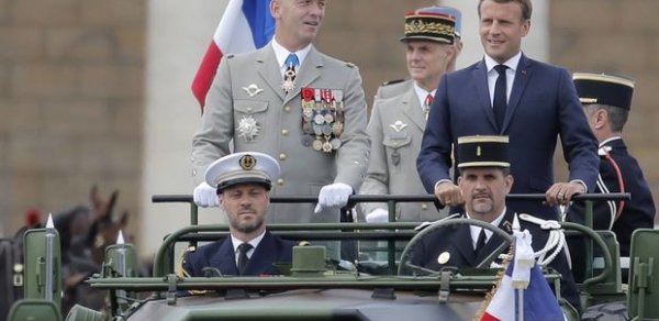 Generallar Makronu çevrilişlə hədələdilər