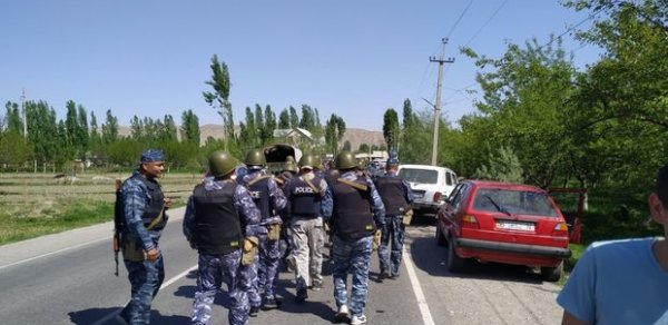 Qırğızıstanla Tacikistan arasında gərginlik davam edir: Məclis sədri girov götürüldü
