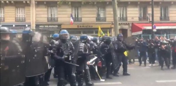Parisdə 1 May nümayişində toqquşmalar olub