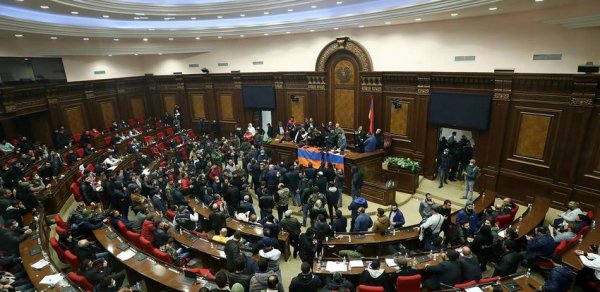 Ermənistan parlamenti buraxıldı