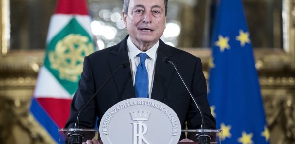 İtaliyanın baş naziri peyvənd dozaları üçün müxtəlif vaksinlərdən istifadə etməyi təklif edib