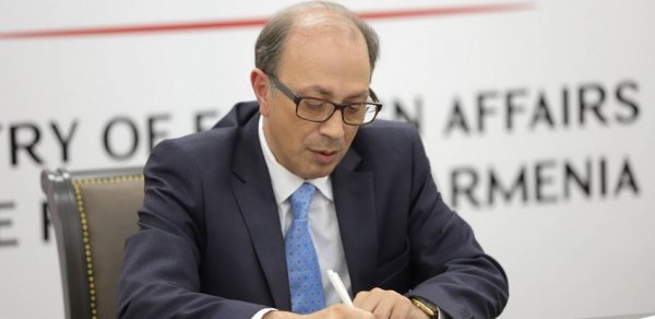 Ermənistanın XİN rəhbəri əvəzi istefa verdi