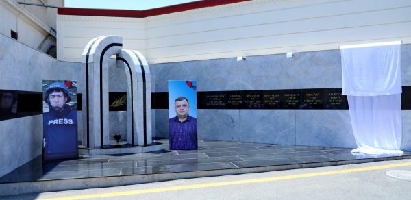 Məhərrəm İbrahimov və Sirac Abışovun xatirəsi əbədiləşdirildi - FOTOLAR