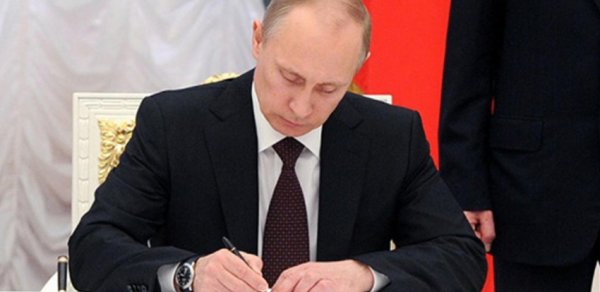 Putin 56 nəfərə general rütbəsi verib