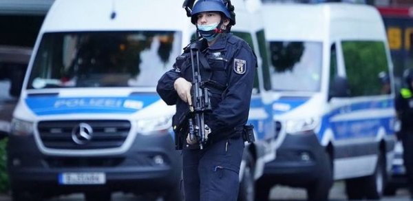 Almaniyada naməlum şəxs insanları atəşə tutub: Ölənlər var