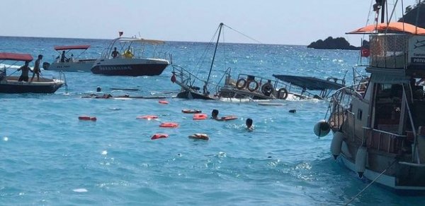 Türkiyədə tur qayığı batıb: Xəsarət alanlar var 