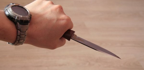 Tbilisidə sırğa taxan əcnəbi kişi bıçaqlandı