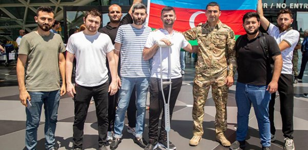 Türkiyədə müalicə olunan altı qazi sağalaraq Vətənə döndü - Foto
