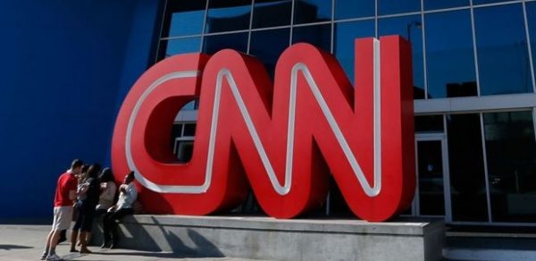 CNN vaksin vurdurmayan əməkdaşlarını işdən qovdu