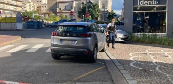 Fransada polislərlə şübhəli şəxs arasında atışma olub, yaralanan var