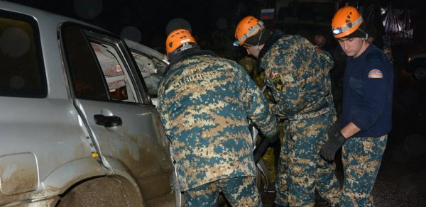 Ermənistanda rus hərbçilər qəzaya düşdü - ölən və yaralılar var