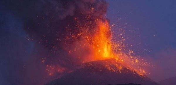 İtaliyadakı Etna vulkanı aktivləşib - VİDEO
