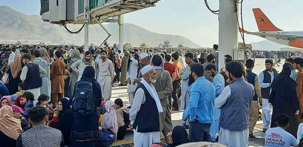 Kabil aeroportunda 12 nəfər həyatını itirib