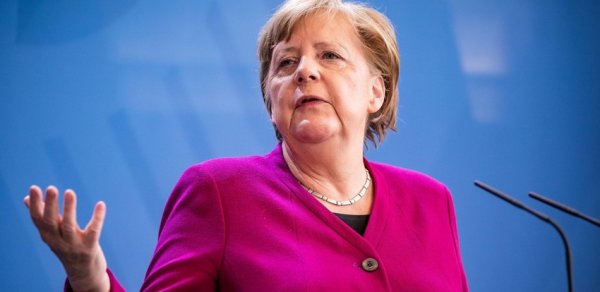 Merkel: “Rusiya ilə dialoqu müsbət qiymətləndiririk”