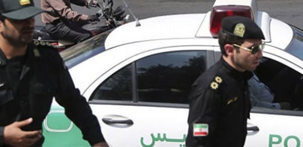 İran polisi daha bir gənci başından güllələyərək qətlə yetirdi