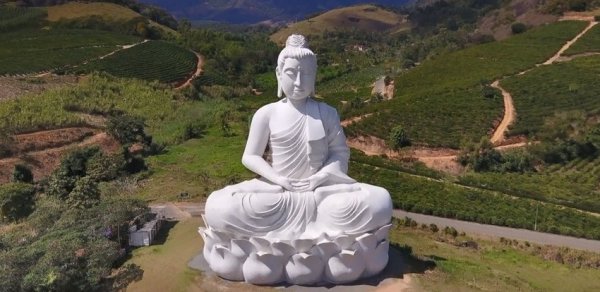 Braziliyada nəhəng Budda heykəli ucaldılıb