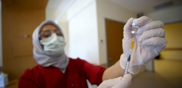 Türkiyədə tibb bacıları onlarca doza COVID vaksini satıblar