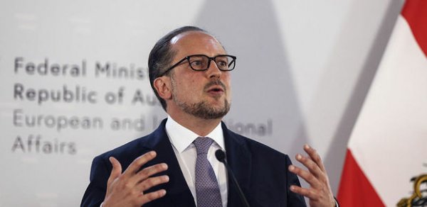 Mətbuata rüşvət verdiyi iddia edilən gənc kansleri əvəz edəcək şəxsin adı məlum oldu