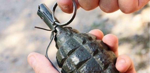 Azərbaycanlı biznesmenin evinə qumbara atıldı