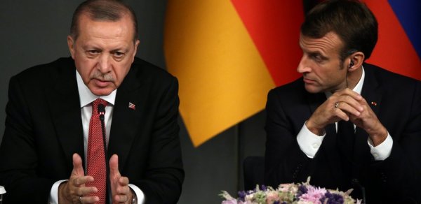 Ərdoğanla Makron Rusiyanın Ukraynaya hücumunu müzakirə etdilər