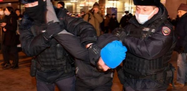 Zelenskinin sözləri Moskvada mitinqlərin başlamasına səbəb oldu - FOTO
