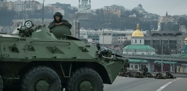 Ukrayna Kiyevə qoşun toplayır