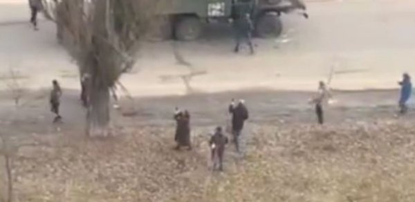 Ukrayna ordusu Rusiya texnikasını ələ keçirdi, hərbçi əsir götürüldü - VİDEO