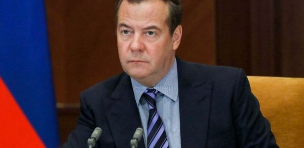 Medvedev fransalı naziri müharibə ilə hədələdi: “Sözünüzə fikir verin!”