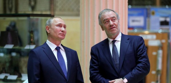 24 saat vaxt verilən Putinin dostu işdən çıxarıldı