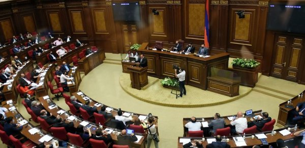 Ermənistanda ilk turda yeni prezidenti seçmək mümkün olmadı