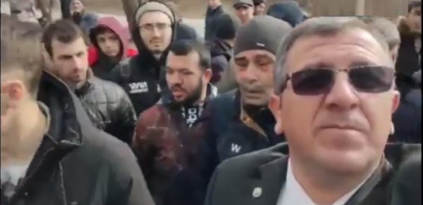 Ukraynadan Polşaya sığınan soydaşlarımız küçələrdə çarəsiz qalıb: "Bizə sahib çıxın" - VİDEO