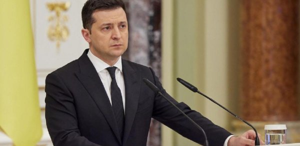 Zelenski: Putin informasiya köpüyü içindədir, müharibəni özü bitirə bilər