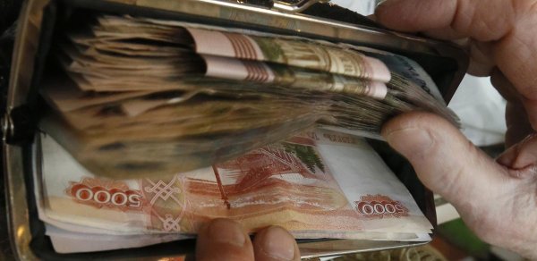 Rusiyada vətəndaşlara xarici valyuta almaq qadağan edildi