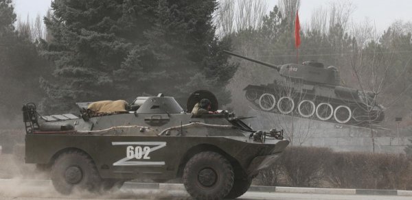 Rus əsgərləri mağazadan spirtli içki oğurlayıb, dinc sakinlərə atəş açdı