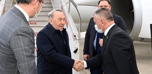 Nazarbayev Antalyaya gəldi: Ərdoğan dəvət edib