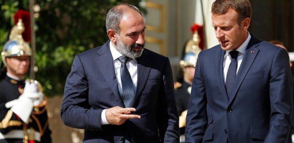 Paşinyan və Makron Qarabağı müzakirə ediblər