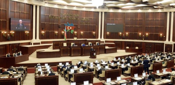 Deputat nazirlərdən Əli Əsədova şikayət etdi -"Hökumət üzvləri telefonları götürmürlər"