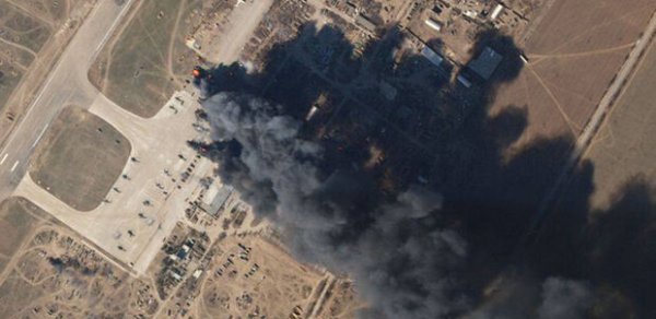 Ukrayna ordusu aerodromu vurdu: Rusiya helikopterləri külə döndü - FOTO