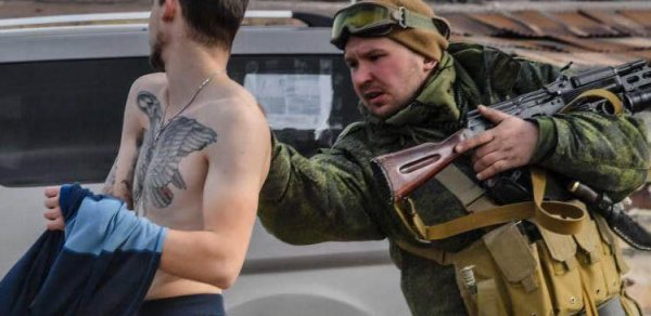 "Kadırovçu"lar "Azov"la üzləşdi: Yollarda isə "döymə" yoxlayırlar - FOTO