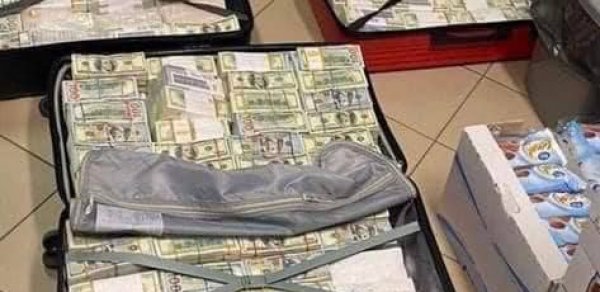 Deputatın arvadı 28 milyon dolları götürüb ölkədən qaçmaq istədi - FOTO