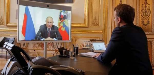 Putin Makronla Ukraynadakı vəziyyəti müzakirə etdi