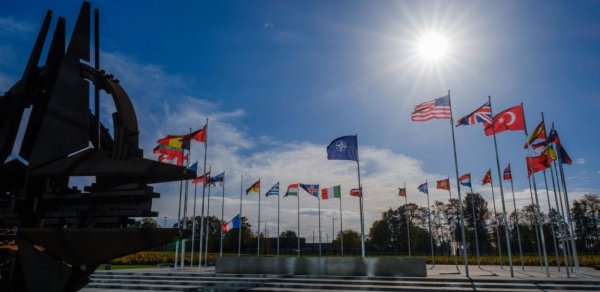 NATO-nun fövqəladə sammiti başladı - FOTO