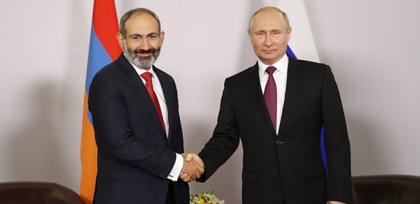 Putin Paşinyanla Qarabağda sabitliyin qorunması məsələsini müzakirə etdi
