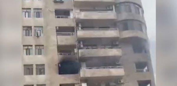 Bakıda yaşayış binasında yanğın - VİDEO